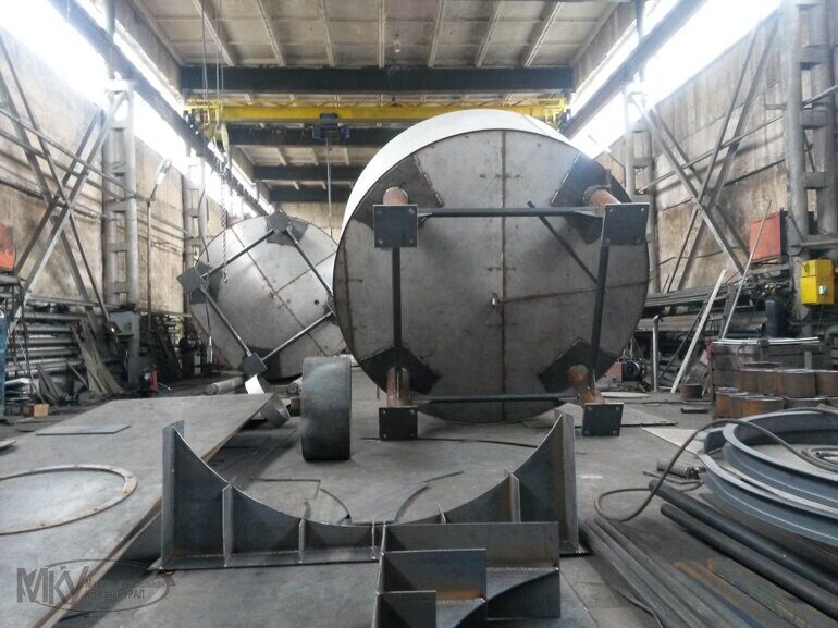 Емкости вертикальные из нержавеющей стали